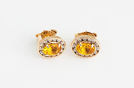 yellow gold earrings - jewellery photography by Digital HQ